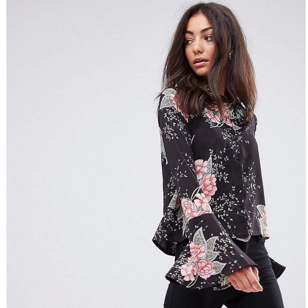 Missguided Blk Floral Print Flare Long Sleeved Top